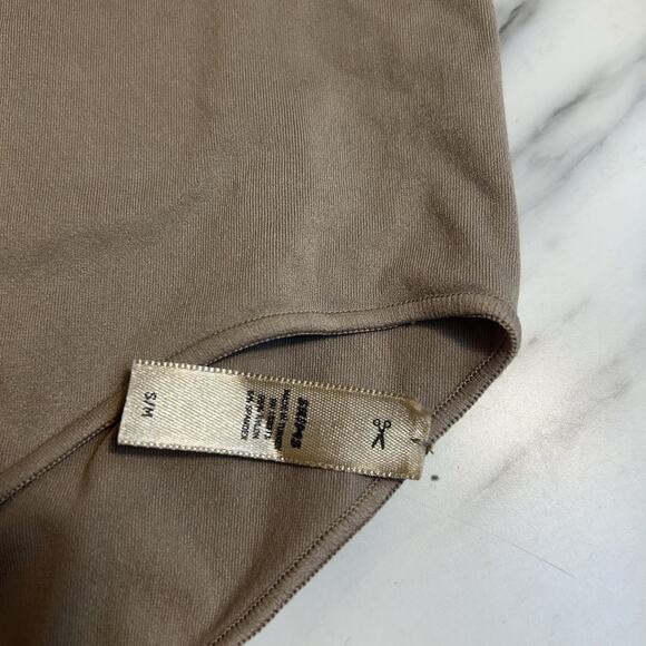 SKIMS Essential Bodysuit One Shoulder Cami Shapewear S/M Tan Nude - Picture 2 of 3